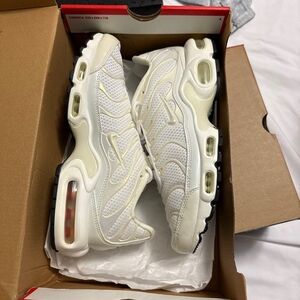 Nike Air Max Plus PRM Red Box